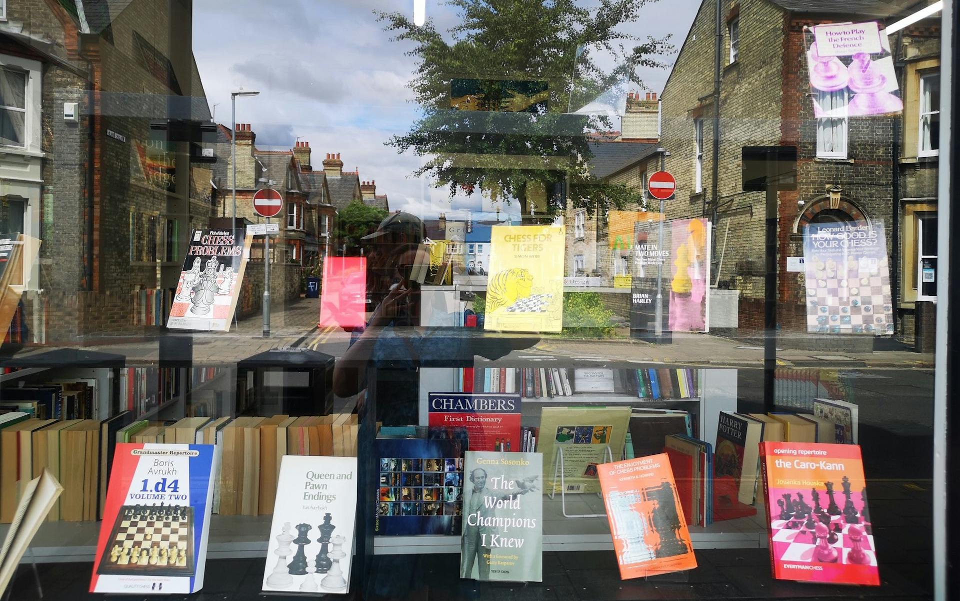 <p>Mill Road, Cambridge.  What could be the name of this bookstore?</p>