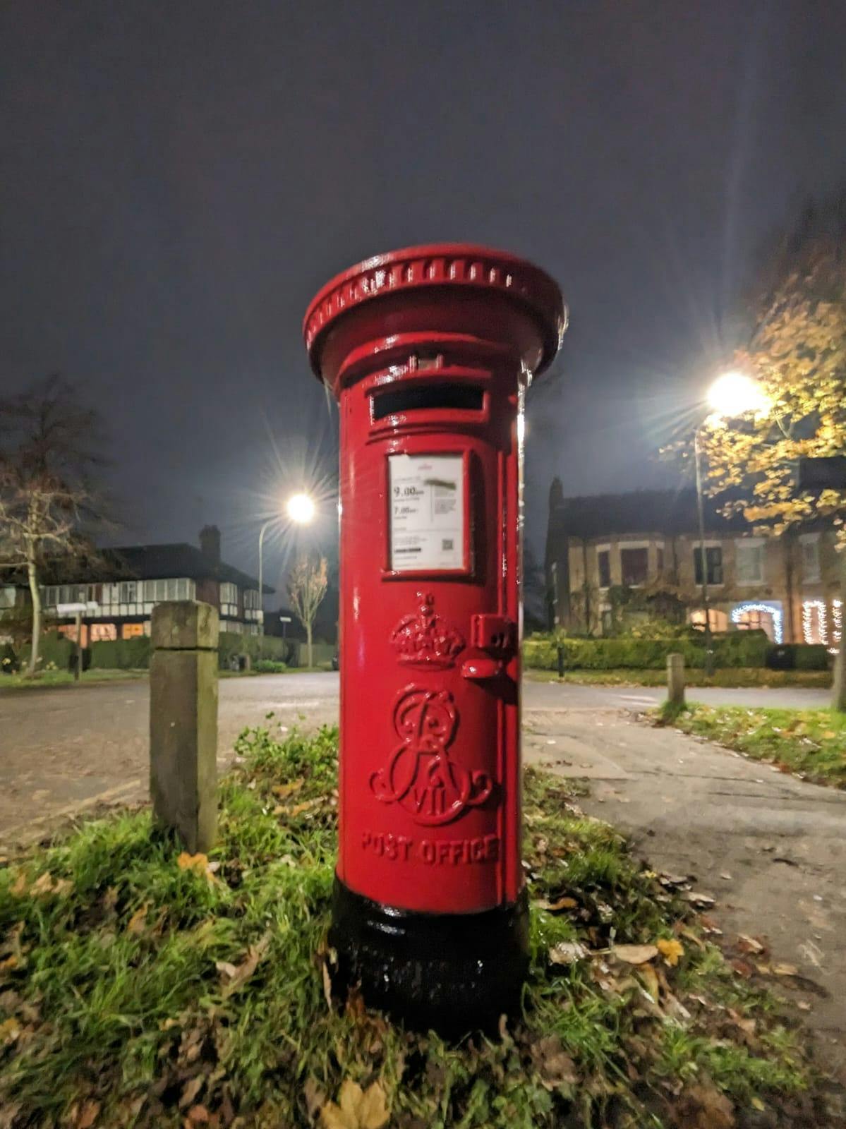 <p>Edward VII ( 1901-10) postbox that had just had a fresh lick of paint. Corner of Richmond St &amp; Westbourne Ave, Hull, UK</p>