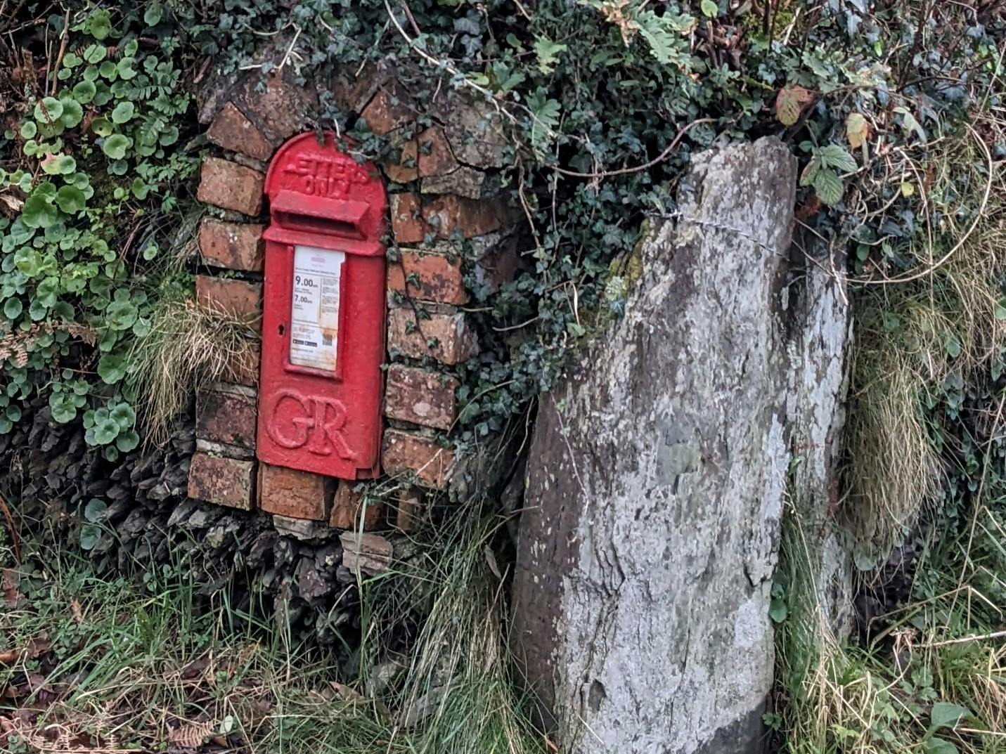 <p>George V letters only postbox at Capel Tygwydd </p>